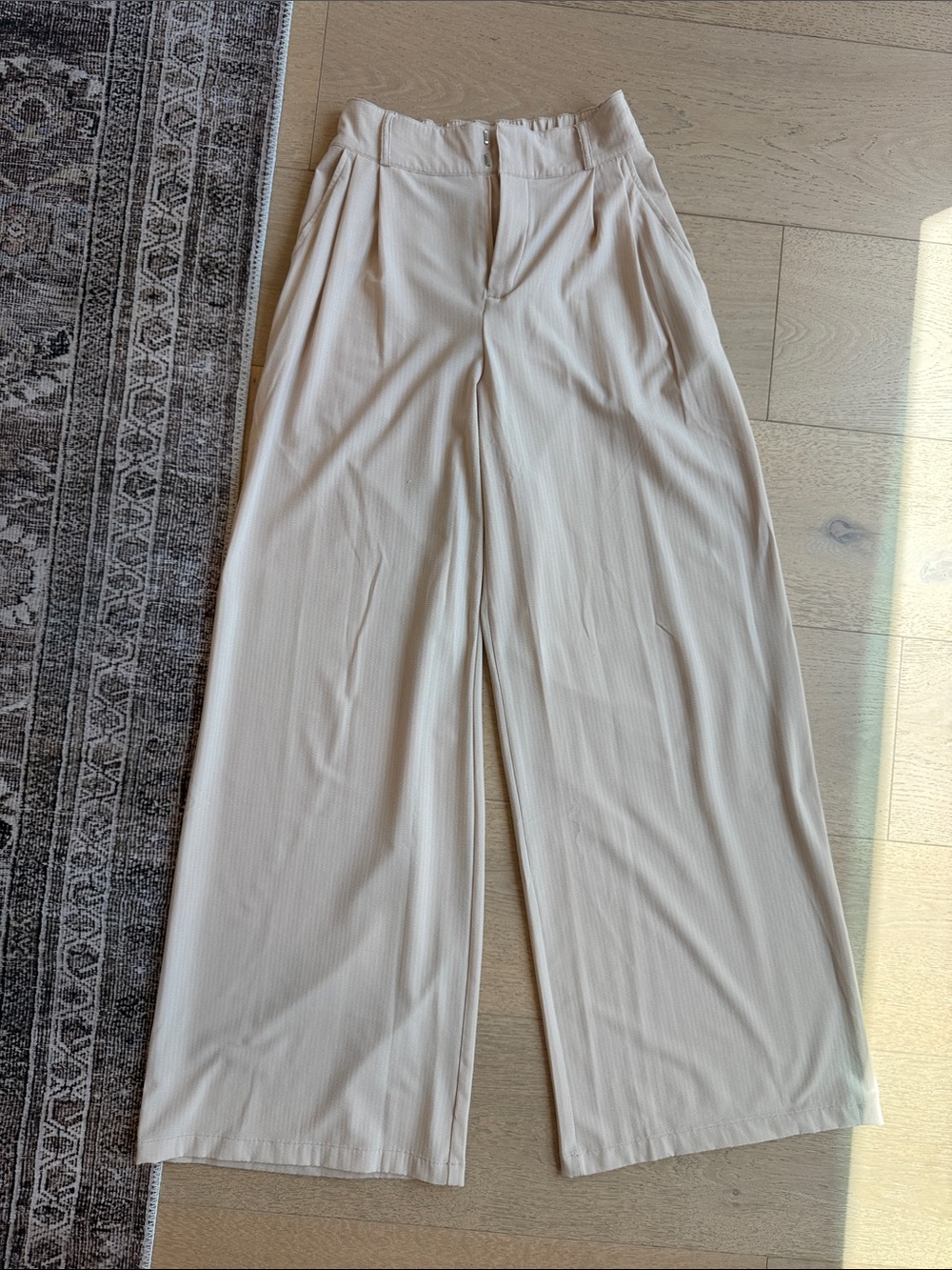 Alo high waist Dreamscape Trousers in Color “Macadamia”